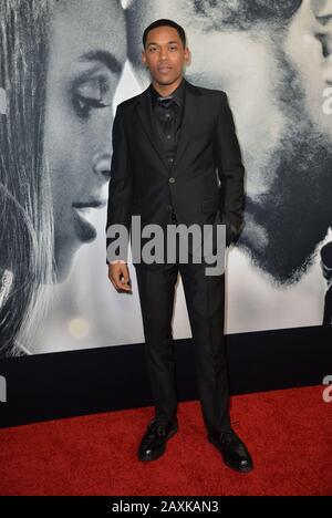 New York, NY, USA. Februar 2020. Kelvin Harrison Jr bei der Ankunft für DAS FOTO Premiere, SVA Theatre, New York, NY 11. Februar 2020. Credit: Kristin Callahan/Everett Collection/Alamy Live News Stockfoto