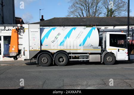 Rotopress Abfallsammelfahrzeug der deutschen Firma Faun Umwelttechnik, früher KUKA, mit dem Namen Restore Datashred Stockfoto