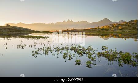 Aiguille d'Arves, Lac Guichard, Col de la Croix de Fer, Rhone-Alpen, Savoie, Frankreich Stockfoto