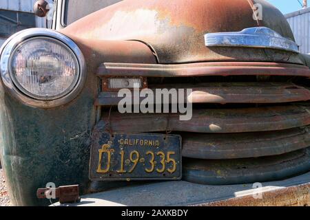 Detail eines alten Pickup-Trucks mit kalifornischem Kennzeichen, Petaluma, Kalifornien, USA Stockfoto