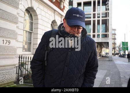 James Lattimer vor dem Westminster Magistrates' Court, dem von einem Richter gesagt wurde, dass er ins Gefängnis gehen könnte, weil er eine Mitgliedskarte für Lord's Cricket Ground fackelt, die ihm Zugang zu den besten Plätzen gab. Stockfoto