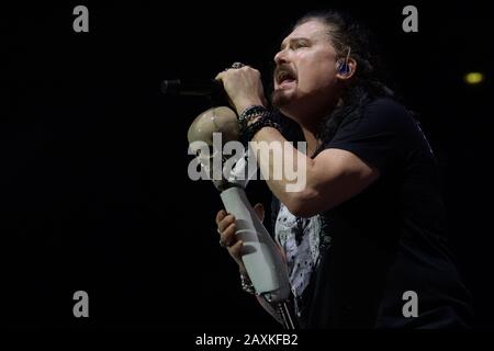 Rom, Italien. Februar 2020. Die amerikanische Progressive-Metal-Band kehrt nach Italien zurück, um die zwanzig Jahre 'Scenes From a Memory' zu feiern. Die Tour, die das zwanzigste Jubiläum der Veröffentlichung des berühmtesten Albums von Dream Theater, 'Scenes From a Memory', von 1999, feiert, heißt 'Distance Over Time'. (Foto von Domenico Cippitelli/Pacific Press) Credit: Pacific Press Agency/Alamy Live News Stockfoto