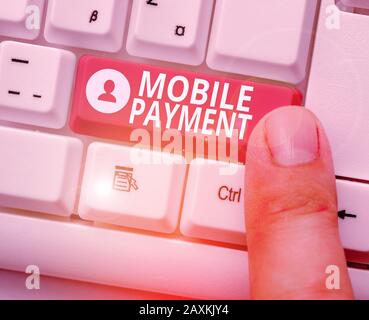 Hinweis zur mobilen Zahlung. Geschäftskonzept für die Zahlung über ein tragbares elektronisches Gerät Stockfoto