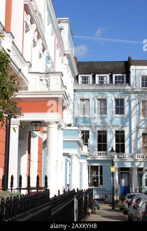 Bunte georgianische Häuser in der Straße, Primrose Hill, London Stockfoto