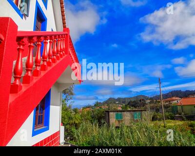 Sehenswürdigkeiten in Santana an der Wintersonnenlage von Madeira, Portugal, Europäische Union Stockfoto