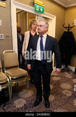 Der Arbeitsmarktführer Brendan Howlin kommt zu einer Pressekonferenz im Buswells Hotel, Dublin, wo er ankündigte, in den kommenden Wochen als Parteivorsitzender zurückzutreten. Stockfoto