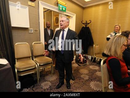 Der Arbeitsmarktführer Brendan Howlin kommt zu einer Pressekonferenz im Buswells Hotel, Dublin, wo er ankündigte, in den kommenden Wochen als Parteivorsitzender zurückzutreten. Stockfoto