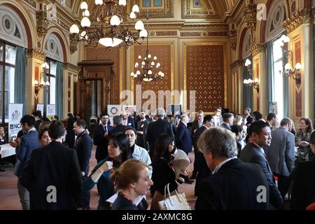 Zusammenarbeit mit Whitehall Networking Event am 12. Februar 2020. Korrespondenten wurden eingeladen, Pressebüros zu besuchen und mit Pressereferenten zu sprechen. Heute war das Netzwerk für ausgewählte Journalisten und Mitarbeiter aus Botschaften, die in Großbritannien arbeiten. Abteilungen/Organisationen waren: BEis, CPS, MOD, DCMS, DEFRA, FCO, FPA, HQ, DfID, DIT, MOJ, NCA, NIO, Premierminister Büro, HMRC, Außenministerin von Schottland, DT, HMT, Besuchen Sie Großbritannien, britische Regierung in Wales, DWP, Verschiedene Reporter der Außenministerverbände hatten die Möglichkeit, Verbindungen mit der britischen Regierung und der UK zu knüpfen. Stockfoto