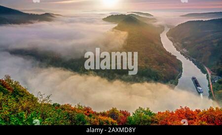 Blick von der Obrsvation Point Cloef in Orscholz auf die Saarschleife bei Mettlach, Saar-Tal, Saarland, Deutschland Stockfoto