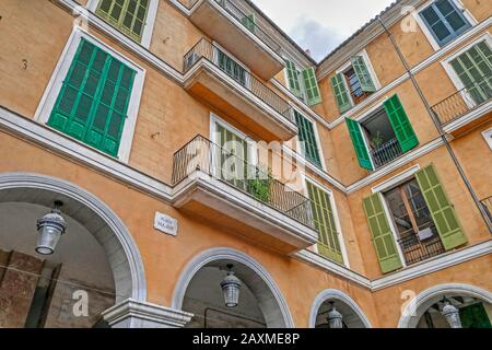 Fassaden an der Placa Major, Palma de Mallorca, Mallorca, Balearen, Spanien Stockfoto