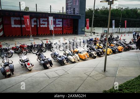 Bangkok, Thailand - 4. Juni 2017, Thailand BigBike Community parkte in der Reihe auf der Straße am vorderen SHOWDC Gebäude für Treffen und Party zusammen. Bang Stockfoto