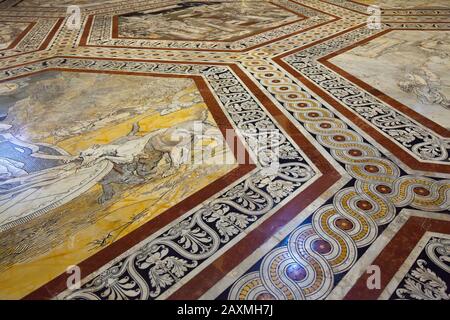 Mosaikboden im Dom von Siena Toskana Stockfoto