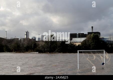 Flutung auf den Fußballfeldern von Tadcaster Albion Juniors neben John Smith's Brauerei, Tadcaster, North Yorkshire. Stockfoto