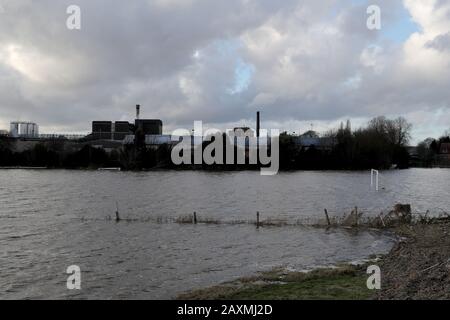 Flutung auf den Fußballfeldern von Tadcaster Albion Juniors neben John Smith's Brauerei, Tadcaster, North Yorkshire. Stockfoto