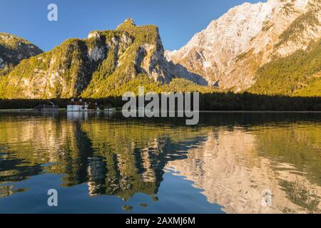 St. Bartholomä am Königssee vor Watzmann, Berchtesgadener Land, Nationalpark Berchtesgaden, Oberbayern, Deutschland Stockfoto