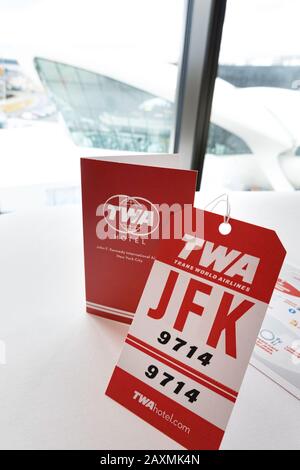 Stillleben von Erinnerungsstücken aus dem TWA Hotel am John F. Kennedy Airport in New York City, USA Stockfoto