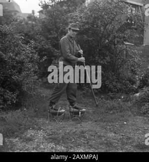Landminen halten in Hoek van Holland. Datum: 1945 Ersteller: Anefo/Ham, die Filenummer: 900-6496 URL: http://beeldbank.nationaalarchief.nl/na:col1:dat247591 Weitere Informationen über das Nationalarchiv: http://www.nationaalarchief.nl weitere Fotos aus diesem und anderen Sammlungen finden Sie in unserer Image Bank:, http://www.beeldbank.nationaalarchief.nl helfen Sie uns, unser Wissen über die Fotosammlungen durch Tags und Kommentare zu erweitern. Erkennen Sie Personen oder Orte oder erzählen Sie eine besondere Geschichte auf einem der Fotos, hinterlassen Sie bitte einen Kommentar (wenn Sie bei Flickr angemeldet sind) oder senden Sie einen Emai Stockfoto