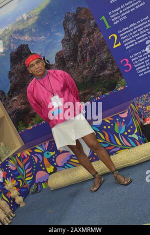 Raramuri aus Botopilas Chihuahua Mexiko trägt das traditionelle Dressing. Stockfoto