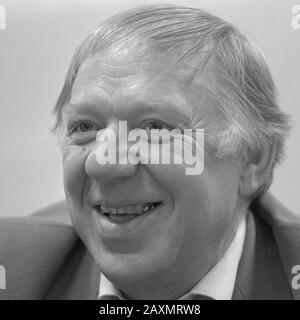 Pressekonferenz mit dem Clown Oleg Popov im Moskauer Staatszirkus am 9. Januar 1989 Stockfoto