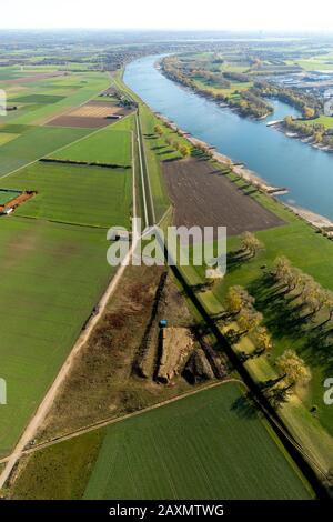 Luftaufnahmen, Böschung am Rhein, Hochwassersteuerung bei Serm, Rheinufer, Serm, Duisburg, Ruhrgebiet, Nordrhein-Westfalen, Deutschland Stockfoto