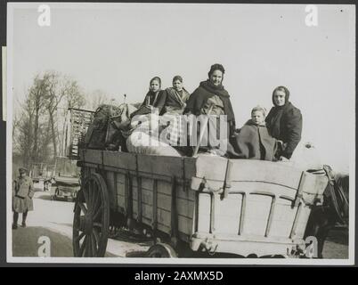 National Archive Collection War. (158-1854) Flüchtlinge gut Auf Dem Weg in die Sicherheit. Britische Westfront in Frankreich. Die deutsche Offensive. Flüchtlinge auf dem Weg zu sichereren Orten. Stockfoto