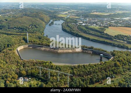 Luftbild, Hengsteysee, im Schiffswinkel in der Fokusecke geht sie auf Reorganisation, Schrägaufzug zwischen Schiebehülshaus und Ufer sollte Stockfoto