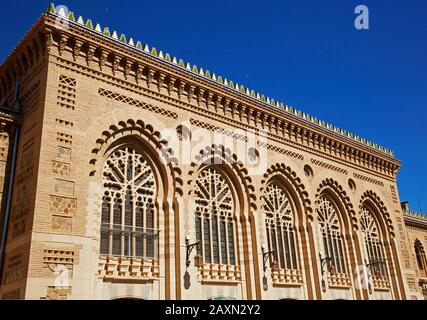 Architektur des Bahnhofs Toledo, entworfen von Narciso Claveria y de Palacios im Neo-Mudejar-Stil Stockfoto