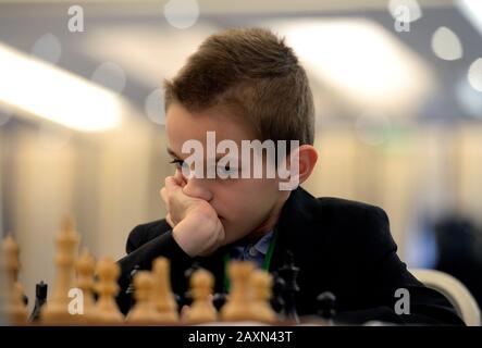 Prag, Tschechien. Februar 2020. Der Tscheche VACLAV FINEK spielt Schach beim Internationalen Schach- und Spielfestival Czech Open 2019 in Prag, Tschechien, 12. Februar 2020. Kredit: Katerina Sulova/CTK Foto/Alamy Live News Stockfoto