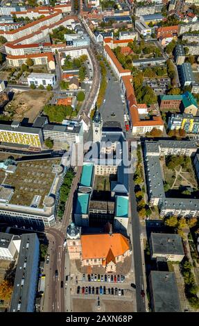 Luftbild, Rathaus Dessau-Roßlau, Bürgerbüro Dessau-Roßlau, Touristeninformation Dessau-Roßlau, Straße Zerbst, Marienkirche, Schloss s. Stockfoto