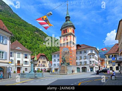 Rathausplatz mit Wilhelm Tell Denkmal, Altdorf, Kanton Uri, Schweiz Stockfoto