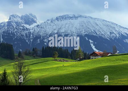 Schöner Blick auf Aggenstein und Breitenberg in den bayerischen Alpen Stockfoto