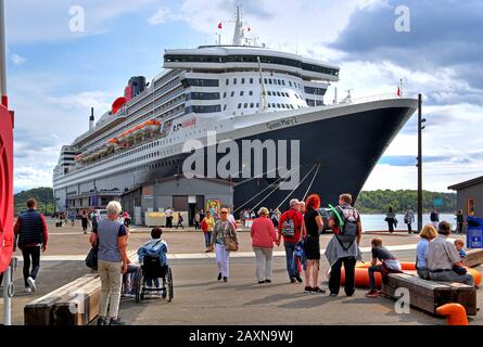 Transatlantic Liner Queen Mary 2 im Hafen im Oslo-Fjord, Oslo, Norwegen Stockfoto