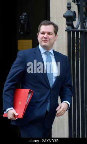 Robert Jenrick Abgeordneter (Minister für Wohnungswesen) verlässt eine Kabinettssitzung in Downing Street, Februar 2020. Stockfoto