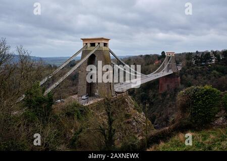 Die Clifton Suspension Bridge ist eine Hängebrücke überspannt die Avon-Schlucht und den Fluss Avon, Clifton in Bristol mit Leigh Woods im Norden So verknüpfen Stockfoto