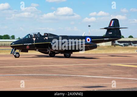 Fairford/GROSSBRITANNIEN - 11. JULI 2018: Martin-Baker Gloster Meteor G-JWMA Flugzeugankunft und Taxifahren für RIAT Royal International Air Tattoo 201 Stockfoto