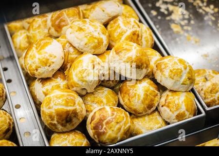 Knusprige Brotbun oder Hongkongs heiße Kreuzbrötchen - Stockfoto