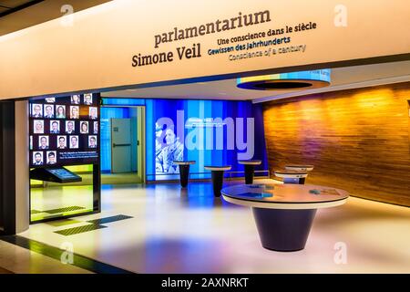 Das Parlamentarium Simone Veil ist ein interaktiver Bildungsraum im Gebäude Louise Weiss, Sitz des Europäischen Parlaments in Straßburg, Frankreich Stockfoto