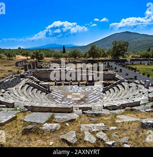 Altgriechischen, Messene. Die Ekklesiasterion, die für kultische Aufführung und politische Zusammenkünfte verwendet wird. Öffentliche Archäologische Stätte. Stockfoto