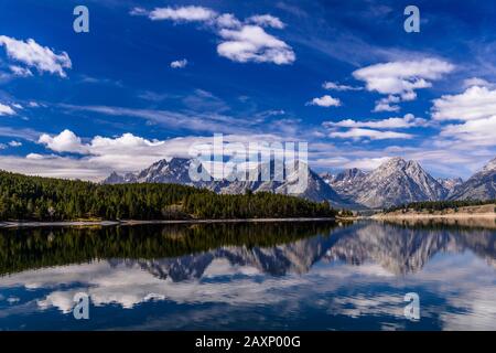 USA, Wyoming, Grand Teton Nationalpark, Moose, Jackson Lake mit Teton Range, Blick auf die Teton Park Road Close Signal Mountain Lodge Stockfoto