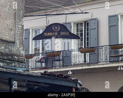 Bar und Restaurant am Napoleon House in der Chartres Street im französischen Viertel von New Orleans, Louisiana, USA Stockfoto