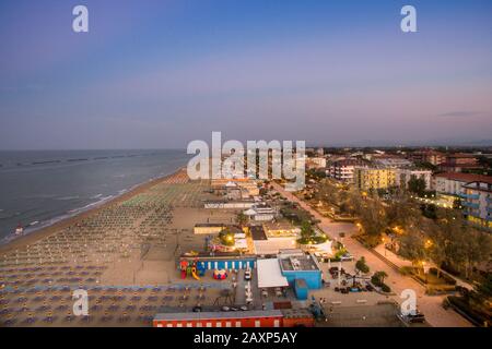 Blick auf die Adria mit Blick auf die Vogelperspektive im Sommer Stockfoto