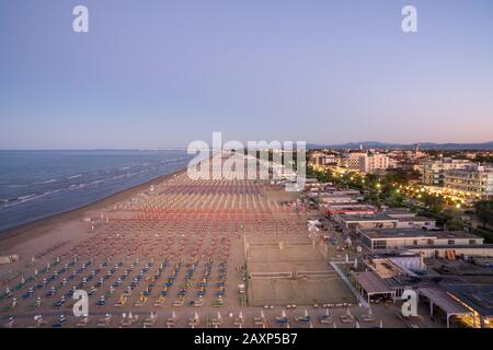 Blick auf die Adria mit Blick auf die Vogelperspektive im Sommer Stockfoto