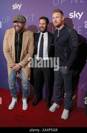 (Von links nach rechts) Tom Davis, Jamie Redknapp, Andrew 'Freddie' Flintoff kommt für den Sky Up Next Showcase im Tate Modern, London. Stockfoto