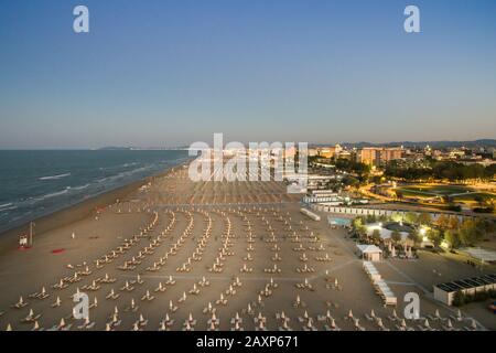 Blick auf die Adria mit Blick auf die Vogelperspektive im Sommer Stockfoto