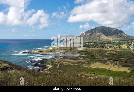 Blick in den Krater des erloschenen Vulkans Koko Head auf Oahu auf Hawaii Stockfoto