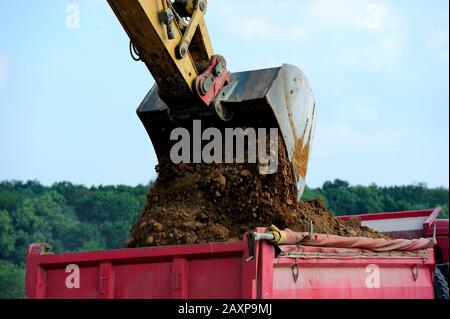 Erde, Erdbau, Bagger, Schaufel, Layer, Ausbau, Bergbau, Schwerindustrie, Arbeit, Job, Gelände, Ausgrabungen, Beladung, Transport, Gewicht, Sicherheit, Stockfoto