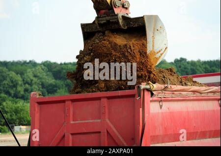 Erde, Erdbau, Bagger, Schaufel, Layer, Ausbau, Bergbau, Schwerindustrie, Arbeit, Job, Gelände, Ausgrabungen, Beladung, Transport, Gewicht, Sicherheit, Stockfoto