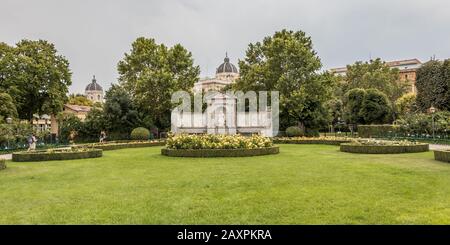 Wien, Österreich - 1. September 2019: Denkmal für den Dichter Franz Grillparzer im Volksgarten in Wien, Österreich Stockfoto