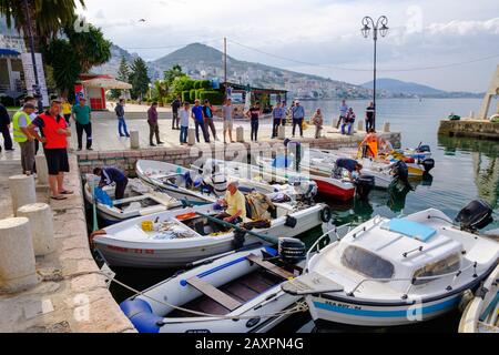 Fischerhafen am Morgen, Saranda, Sarandë, Qark Vlora, Ionisches Meer, Albanien Stockfoto