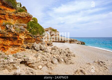 Strand von Drymades, Dhërmi, Himara, Himarë, albanische Riviera, Ionisches Meer, Qark Vlorë, Albanien Stockfoto